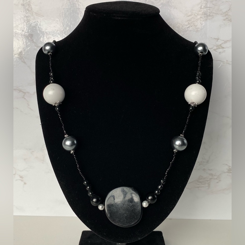 Women's Jumbo Beaded Necklace One Size